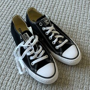 Brand New Converse Low Tops Black Chucks Size 7 Women’s